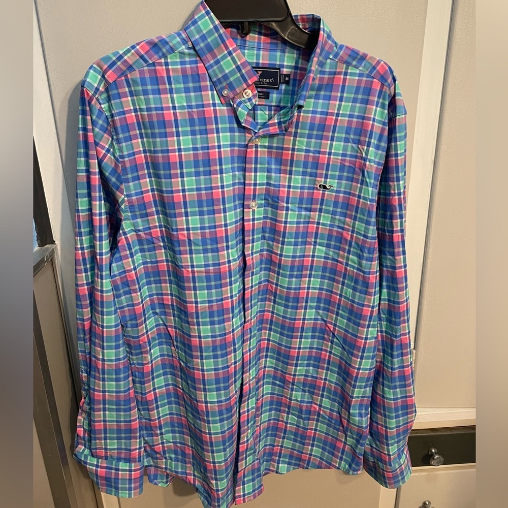Vineyard Vines hardly worn button up, multi color mens M